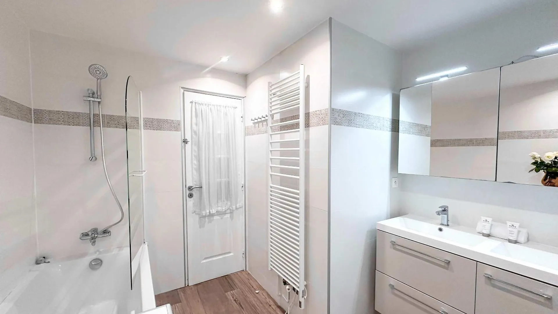 Modern & Spacious Near Le Marais Párizs Apartman