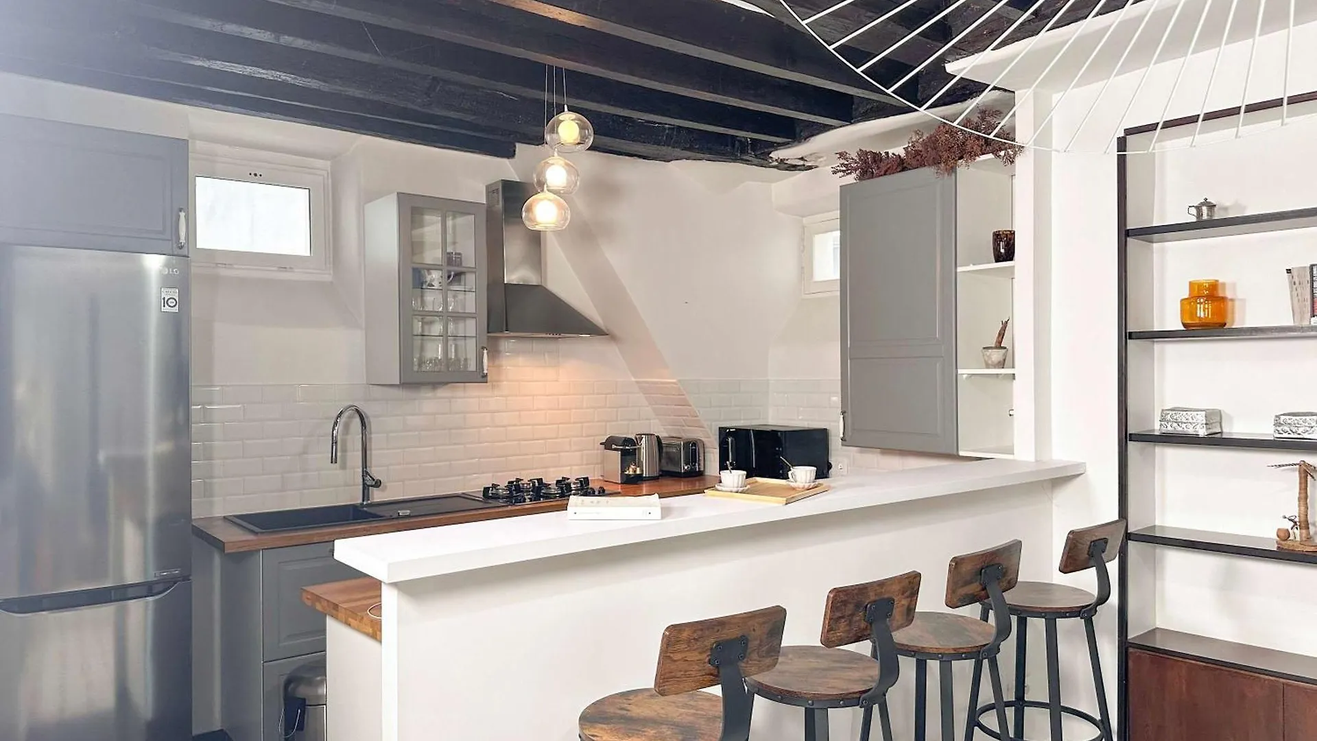 Modern & Spacious Near Le Marais Párizs