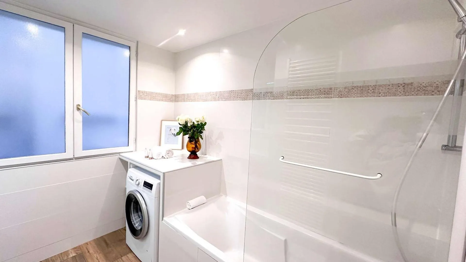 Apartment Modern & Spacious Near Le Marais Paris France