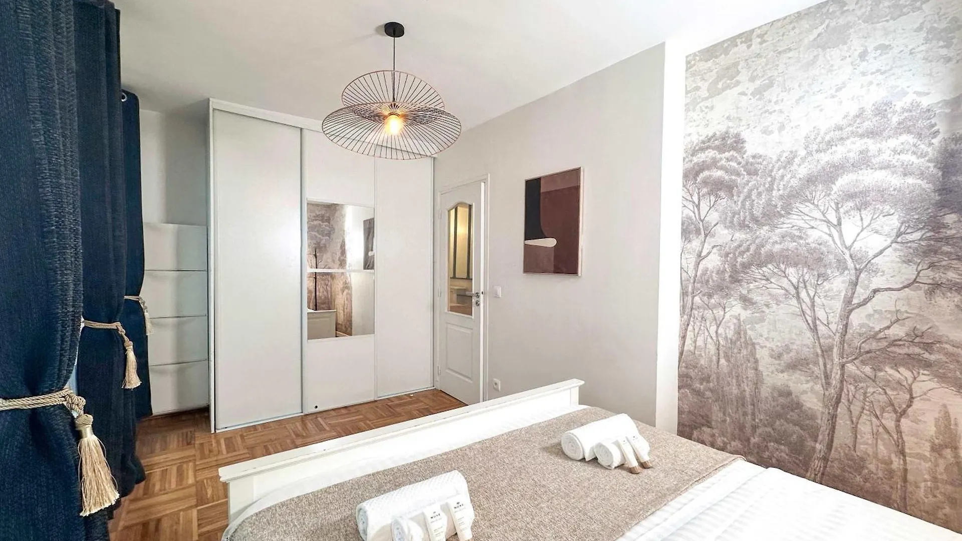 Modern & Spacious Near Le Marais París 0*,  Francia
