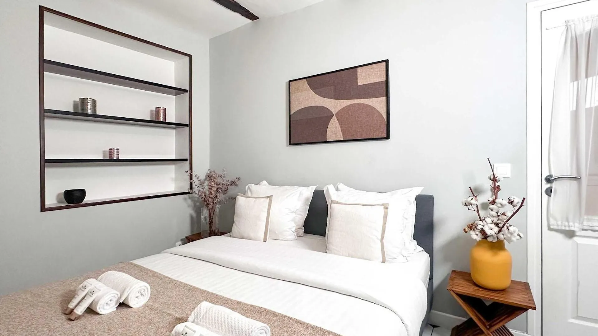 Apartment Modern & Spacious Near Le Marais Paris France