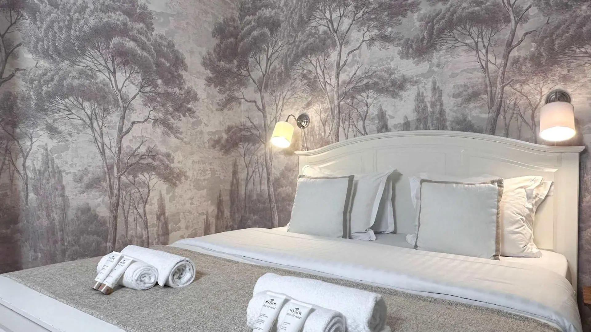 Modern & Spacious Near Le Marais Paris Apartment